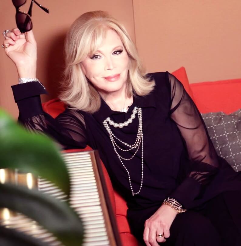 Amanda Lear: "Io, il sesso, la maternità e il cimitero!" - 2018 03 06 10 13 29 022 - Gay.it