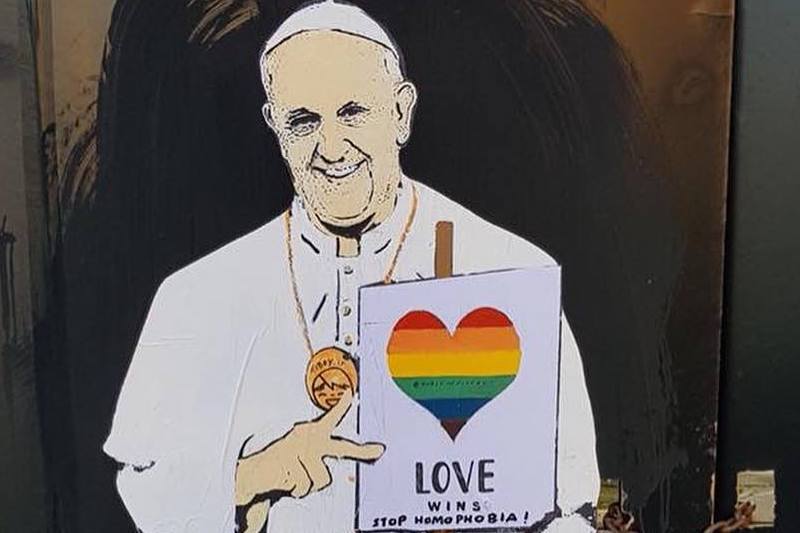 Pompei, subito rimosso il murale con Papa Francesco contro l’omofobia