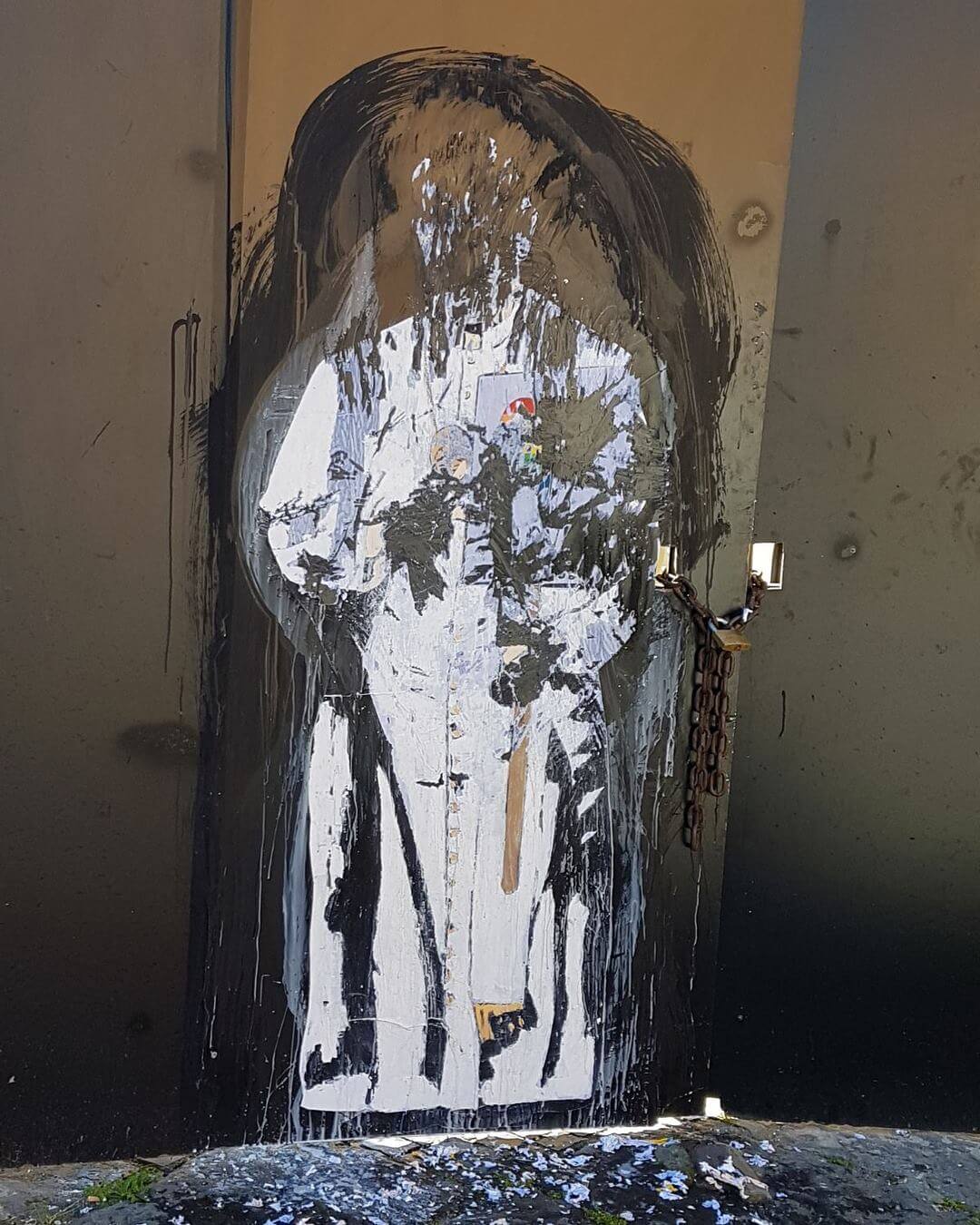 Pompei, subito rimosso il murale con Papa Francesco contro l'omofobia - 30265245 10155320816315423 5909397020975562752 o - Gay.it