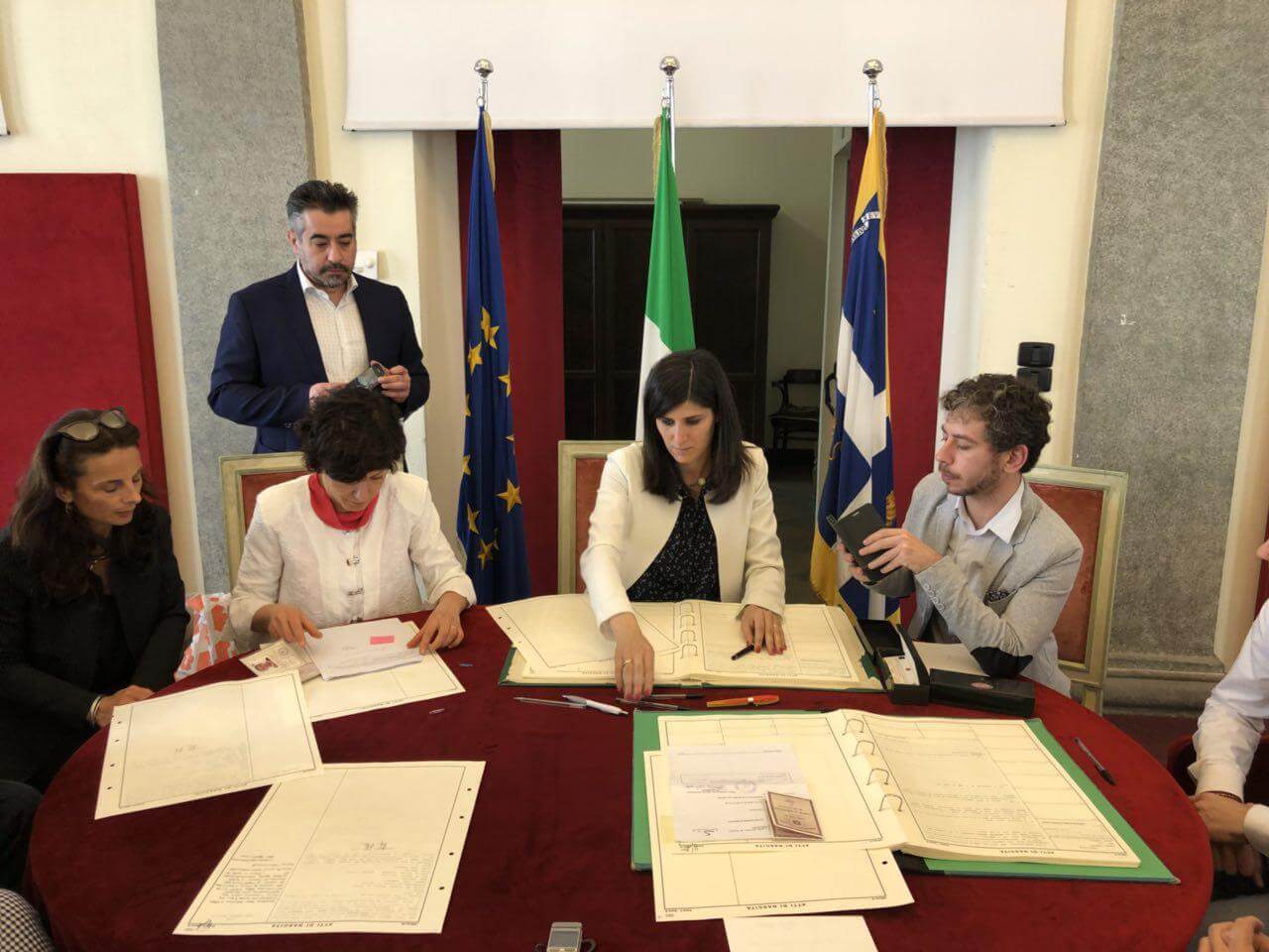 Chiara Foglietta, l'assessora di Torino ha sposato l'amata Sara Moiso: "Mano nella mano, sempre" - 30425529 1840980455933591 1445885708351557704 o - Gay.it