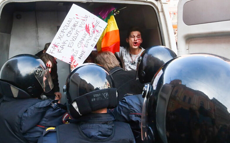 Cecenia, ad un anno dalle purghe omofobe si torna a scendere in piazza - sabato a Roma davanti l'Ambasciata Russa - Chechnya Protest - Gay.it