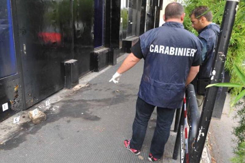Roma, nella notte molotov contro la discoteca di Muccassassina