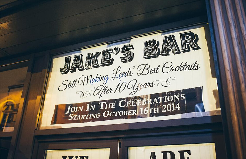Cacciati da un pub perché gay: 'Solo coppie miste' - Jakes Bar Leeds - Gay.it