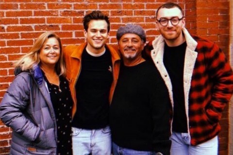 Sam Smith ha conosciuto i genitori di Brandon Flynn, la dolce foto Instagram - Scaled Image 1 19 - Gay.it