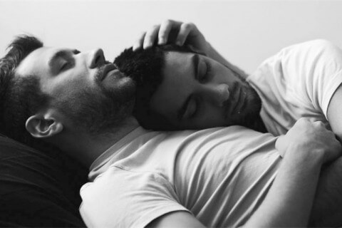 Caserta, coppia gay insultata per un abbraccio: ''Queste cose fatele a casa vostra'' - Scaled Image 12 - Gay.it