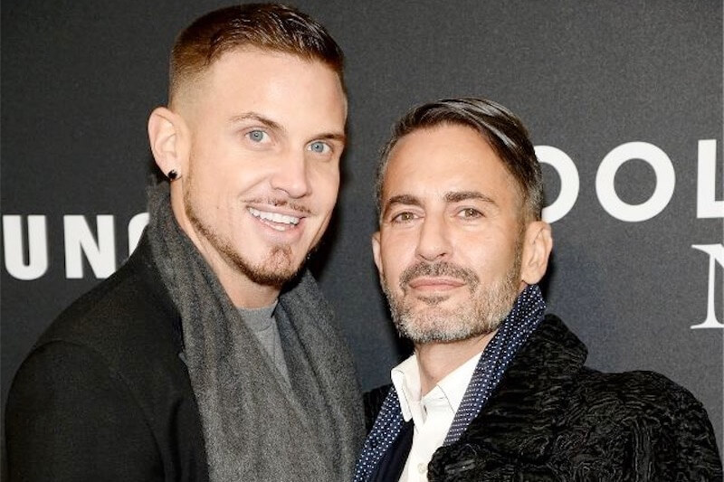 Marc Jacobs, flashmob per sposare Charly Defrancesco – il video della proposta di nozze