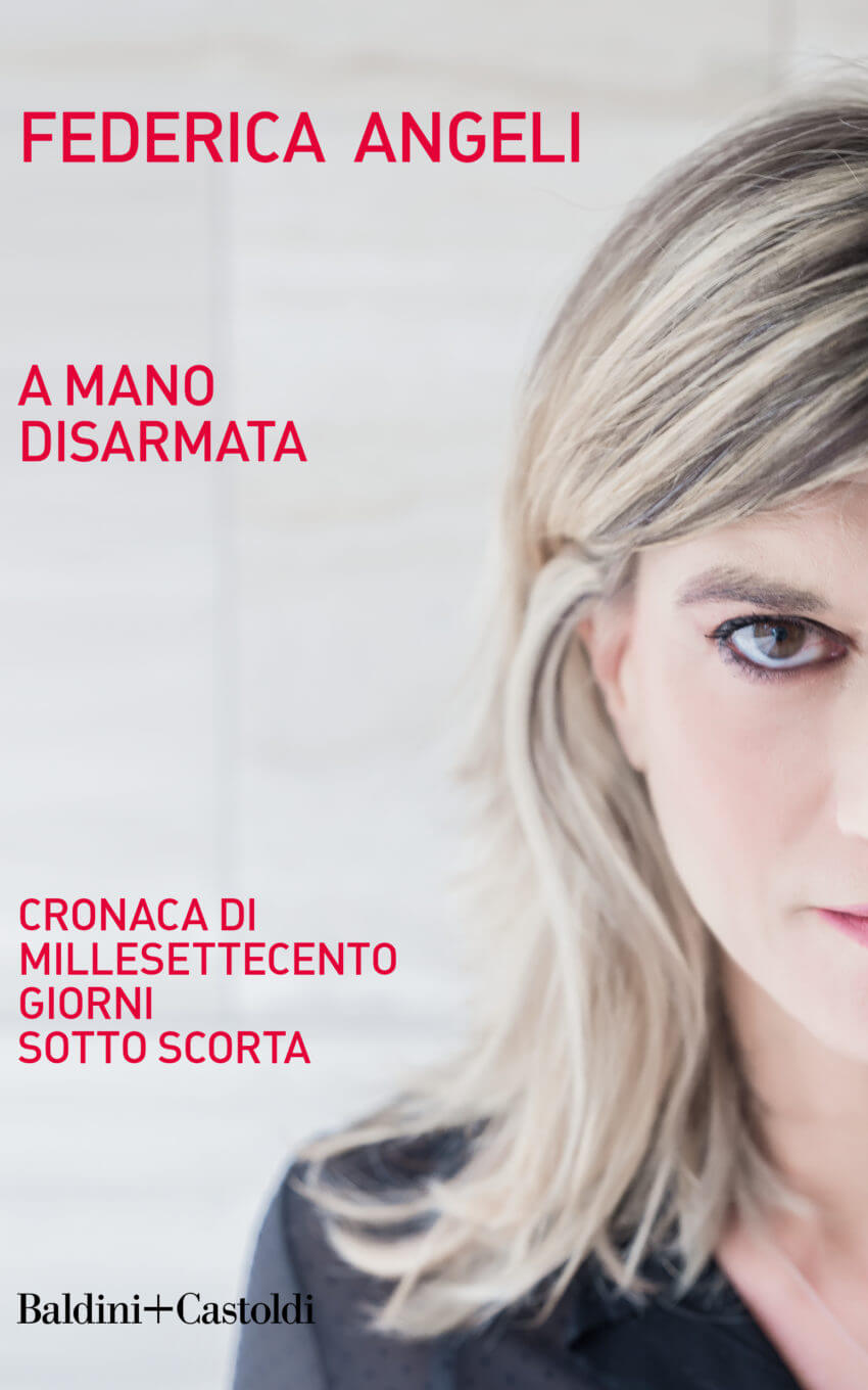 Federica angeli a mano disarmata