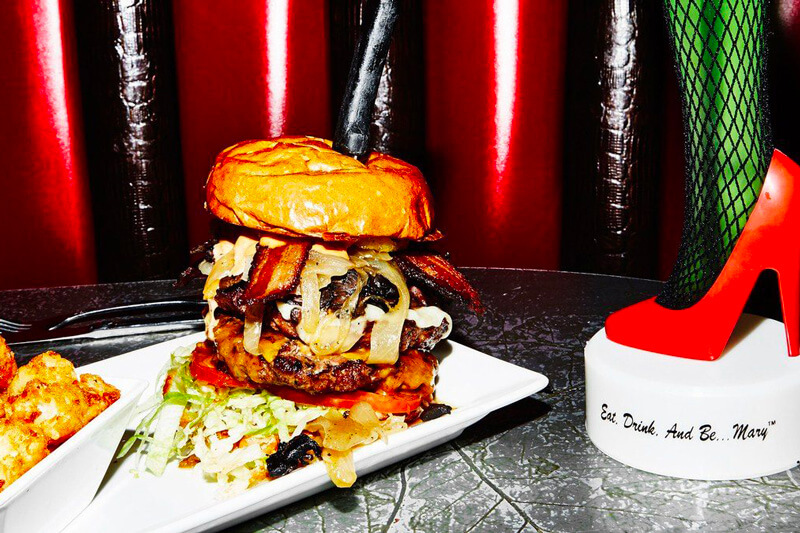 Food Extravaganza! Il boom dei ristoranti a tema Drag Queen