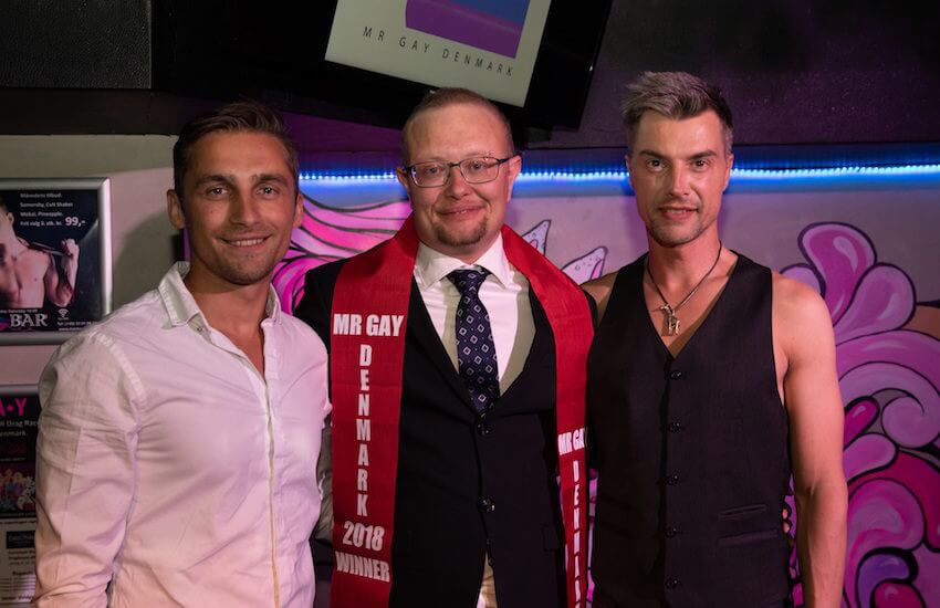 Mr. Gay Danimarca 2018, vince per la prima volta un uomo transessuale - From left 2nd runner op Anders Bendiksen Mr Gay Denmark 2018 Niels Jansen and 1st runner up Bjorn Dotzauer photo by Pilu Ottosen Out About - Gay.it