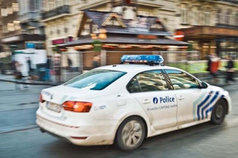 Un branco di 15 minorenni ha attaccato tre uomini dopo il Pride di Bruxelles