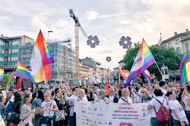 Bergamo Pride, in migliaia per il primo corteo rainbow del 2018 - Scaled Image 43 - Gay.it