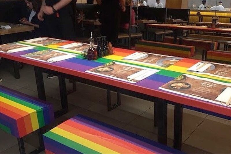 Wagamama, la catena di ristoranti panasiatici si fa ‘arcobaleno’ per il mese  del Pride