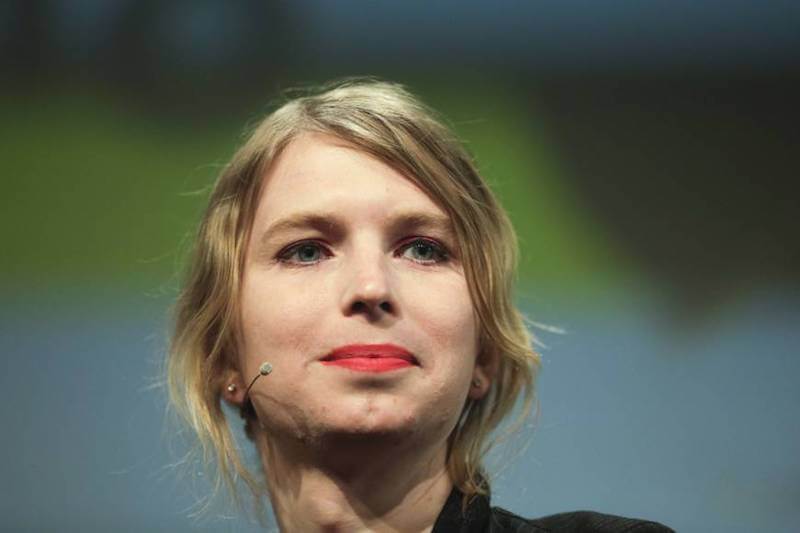 Chelsea Manning a Milano, minaccia il suicidio con una foto shock - f manning a 20180530 - Gay.it