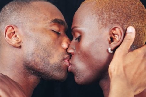 bacio gay neri
