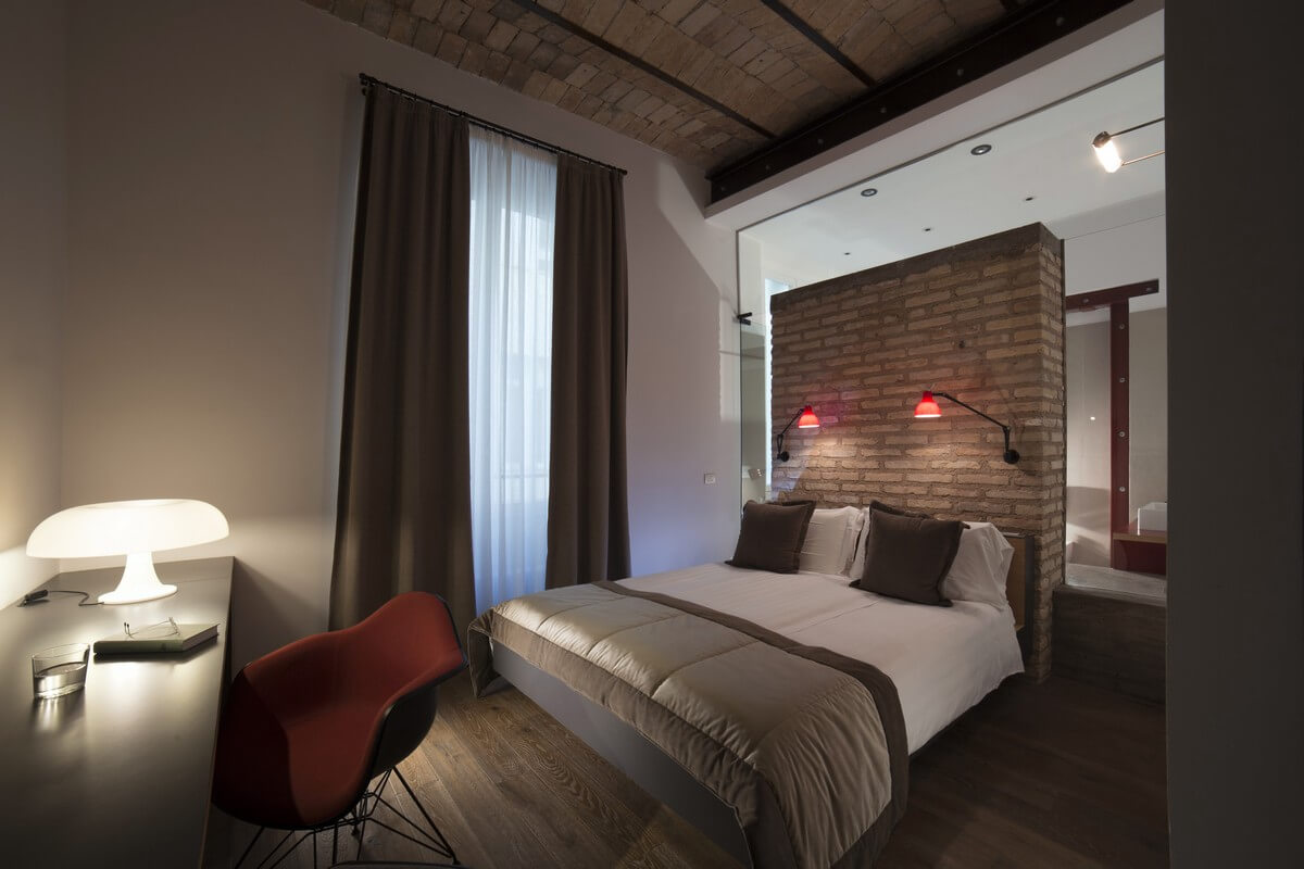 1880 Atypical Rooms