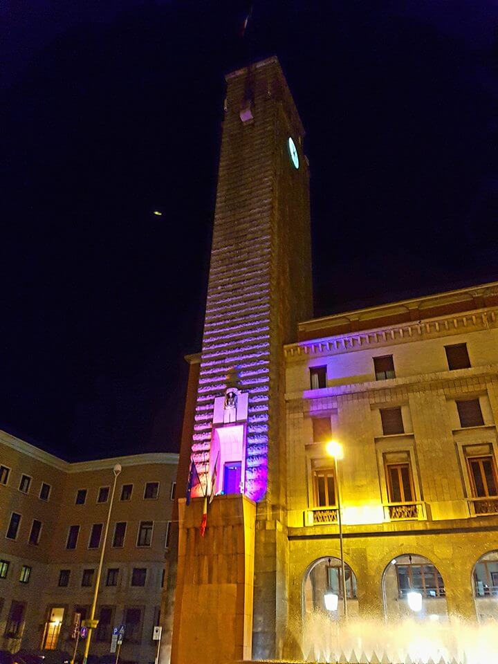 Varese Pride 2018, bandiere rainbow e torre civica illuminata di arcobaleno per tutta la settimana - 34178813 1000858220094352 9082630485460385792 n - Gay.it
