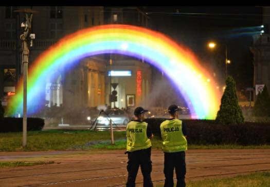 Polonia, inaugurato l'arcobaleno indistruttibile dopo gli atti vandalici del 2015 - 35052767 1994657030847740 186944992793591808 n - Gay.it