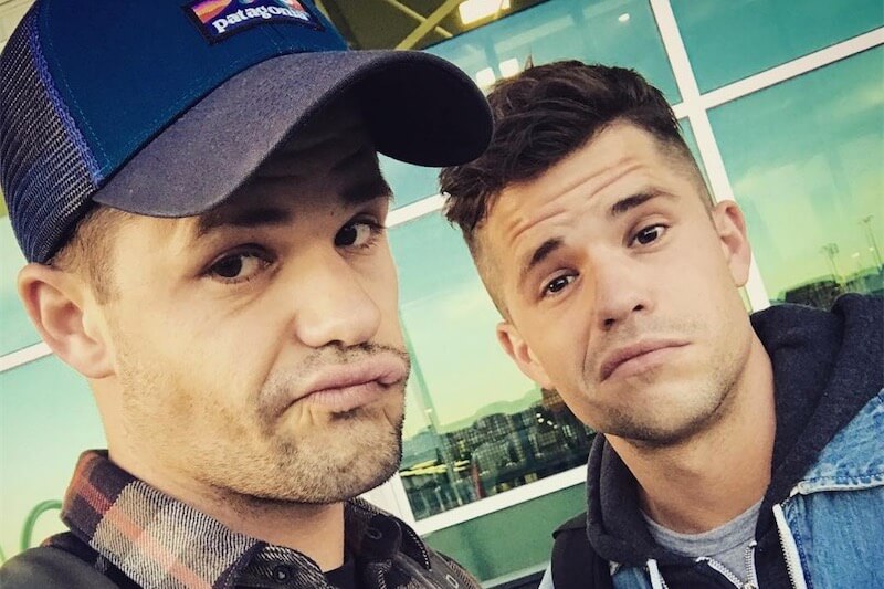 Charlie Carver e il coming out: ‘grazie a mio fratello gemello ho capito quanto fossi diverso’