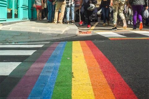Parigi, vandalizzate le strisce pedonali rainbow: 'fuori i gay dalla Francia' - Scaled Image 1 22 - Gay.it