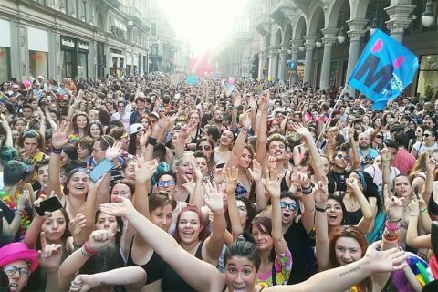 Torino Pride 2018, 120.000 cuori arcobaleno hanno travolto la città - Scaled Image 2 5 - Gay.it