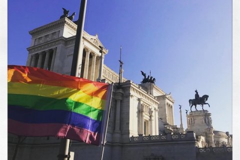 Roma Pride 2018, una folla arcobaleno ha travolto la Capitale - assente anche quest'anno Virginia Raggi - Scaled Image 22 - Gay.it