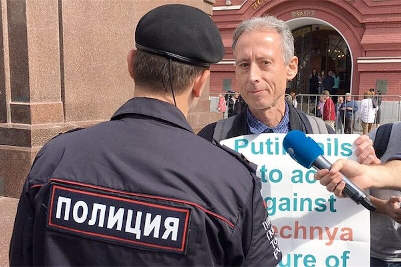 Russia 2018, attivista LGBT inglese arrestato a Mosca per proteste contro l’omofobia
