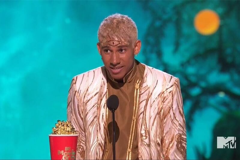 Tuo, Simon ‘miglior bacio’ agli MTV Movie Awards, Keiynan Lonsdale: ‘ragazzi, baciate chi amate e siate voi stessi’ – video