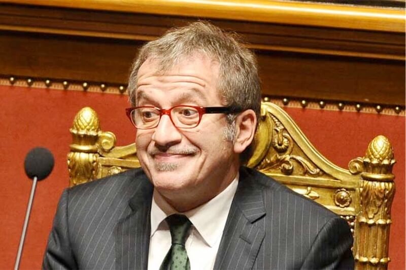 Roberto Maroni striglia Lorenzo Fontana: ‘la legge Cirinnà c’è e va rispettata’