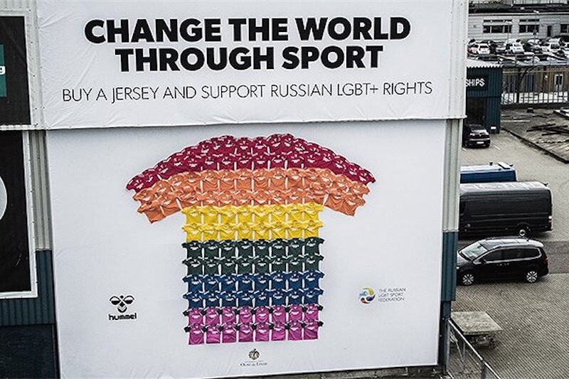 Russia 2018, azienda danese realizza gigantesca maglia rainbow per dire basta all'omofobia - Scaled Image 54 - Gay.it