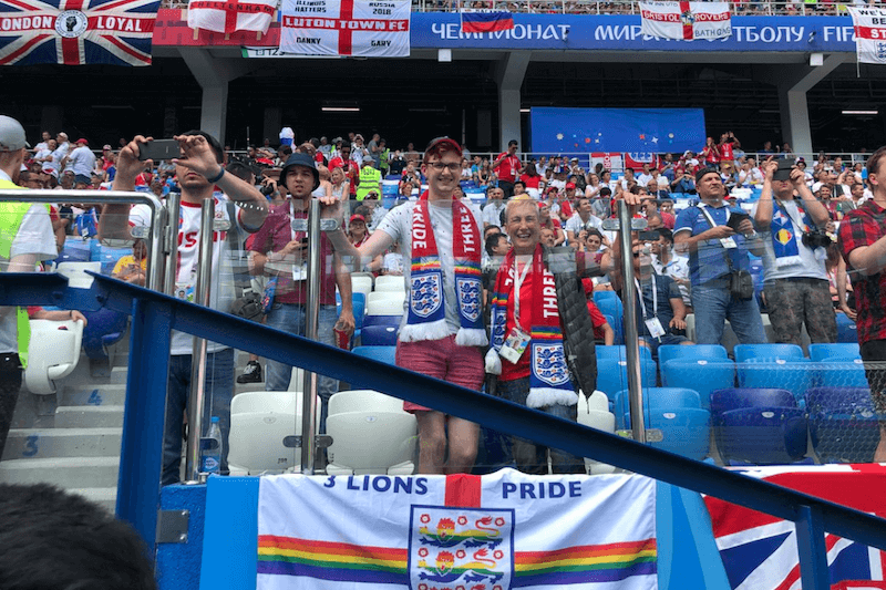 Mondiali in Russia, fan inglese intimato di nascondere la bandiera rainbow