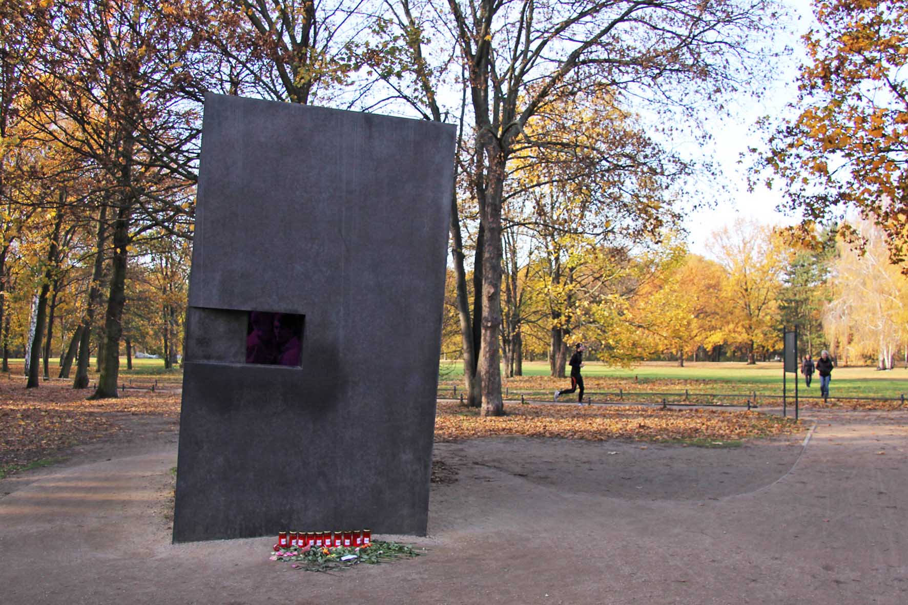memoriale lgbt omocausto berlino