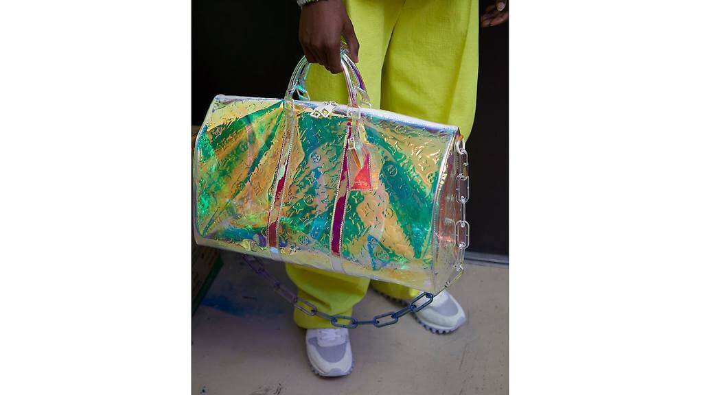 Louis Vuitton colora Parigi con i toni dell'arcobaleno - louis vuitton LVNow MenShowSS19 Teaser2 8 DI3 - Gay.it