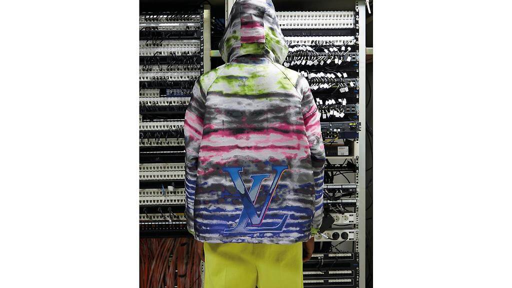 Louis Vuitton colora Parigi con i toni dell'arcobaleno - louis vuitton LVNow MenShowSS19 Teaser2 9 DI3 - Gay.it