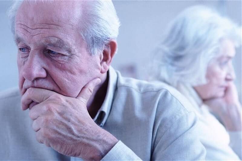 Scopre che il marito ama un uomo, divorzio dopo 50 anni di nozze