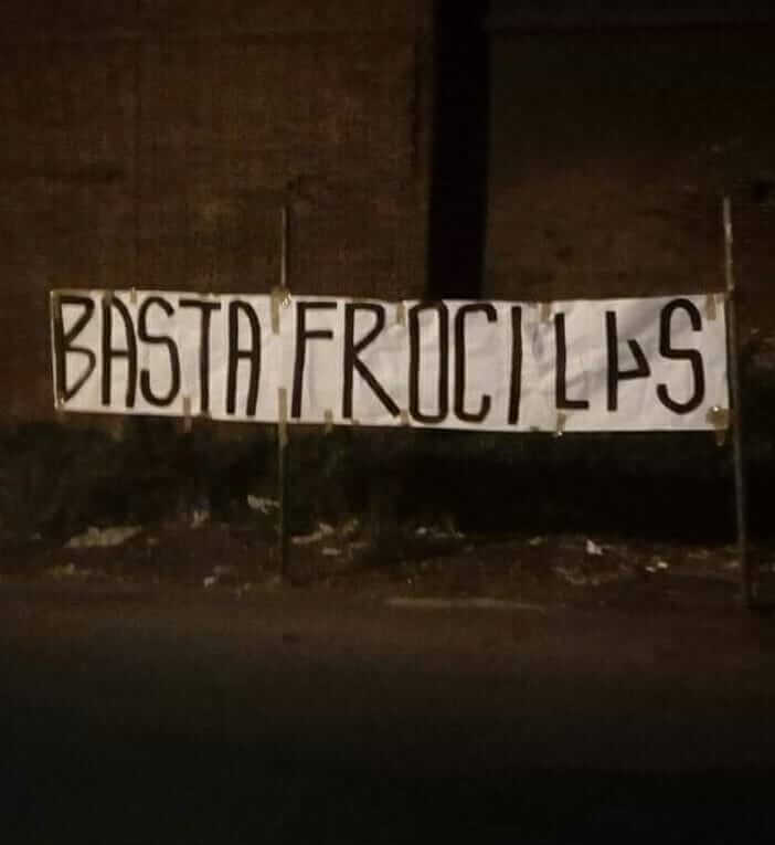 Roma, striscioni in difesa del cameriere omofobo: 'basta fro*i, licenziato dalla vostra omofollia' - 73496cec 6f54 49a2 b4e8 4826eb2b3dcf - Gay.it