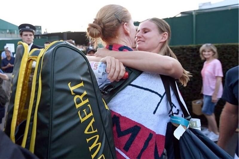 Wimbledon, Alison Van Uytvanck vince e corre a baciare l’amata Greet Minnen