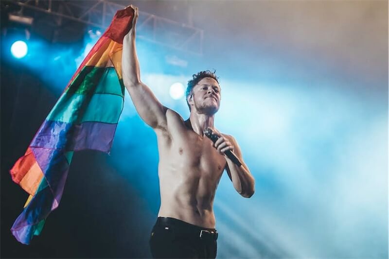 Dan Reynolds: "Sono qui per combattere insieme alla comunità LGBTQIA+" - Scaled Image 2 12 - Gay.it