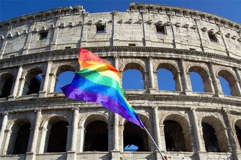 Onda Pride, presentato un esposto contro i patrocini: 'promuovono la poligamia e la pratica barbara dell'utero in affitto' - Scaled Image 2 3 - Gay.it