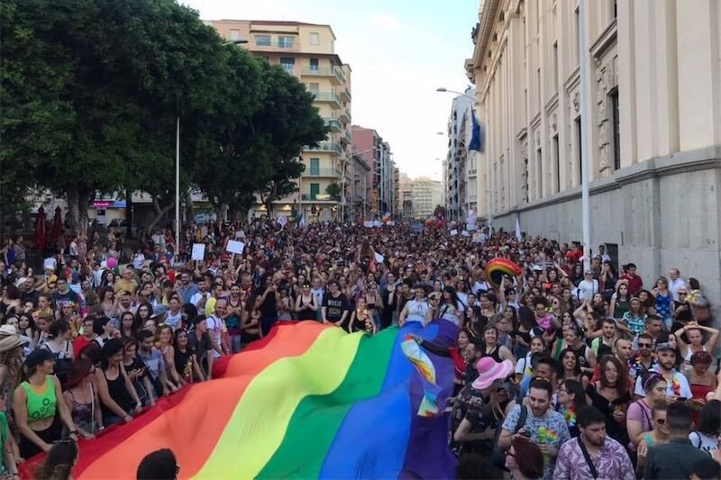 Onda Pride 2018, invasione arcobaleno per Cagliari, Bologna e Alba - Scaled Image 20 - Gay.it