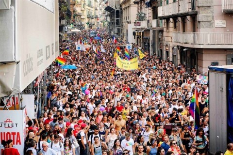 Ostia e Napoli, due Pride da 50.000 persone per dire sì ai diritti e stop alle mafie - Scaled Image 40 - Gay.it