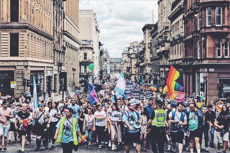 Scozia, arriva Donald Trump ma la premier Nicola Sturgeon va al Pride