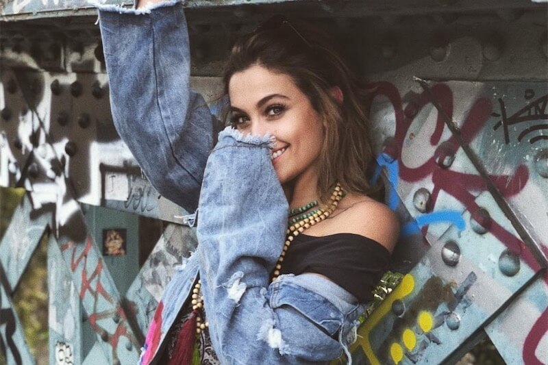 Paris Jackson non vuole etichette: ‘non chiamatemi bisessuale, amo le persone’