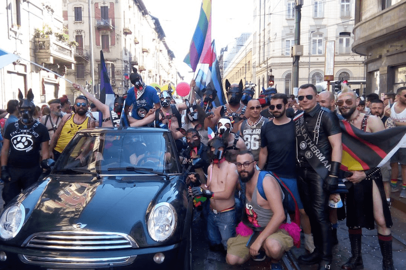 Chi sono i puppy: la nuova comunità (mascherata) che abbiamo visto ai Pride