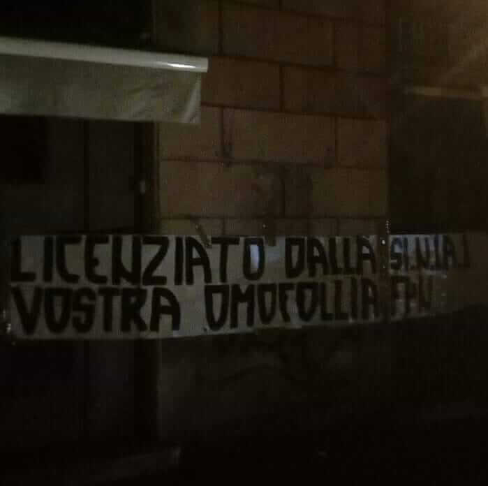 Roma, striscioni in difesa del cameriere omofobo: 'basta fro*i, licenziato dalla vostra omofollia' - a2689556 ef68 4d89 9bd2 b13e67927d34 - Gay.it