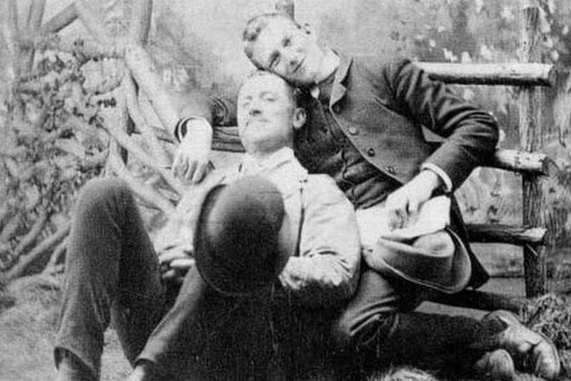 I ritratti delle coppie gay vintage dell’800