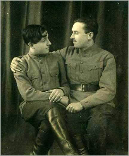 L'intimità e l'affetto dei soldati in 15 foto vintage - soldati gay vintage 7 - Gay.it