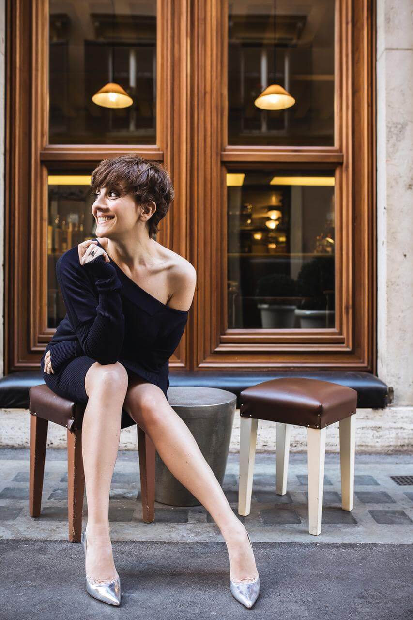 Lucia Ocone: "Con l'ironia possiamo cambiare il mondo!" - thumbnail 6 - Gay.it