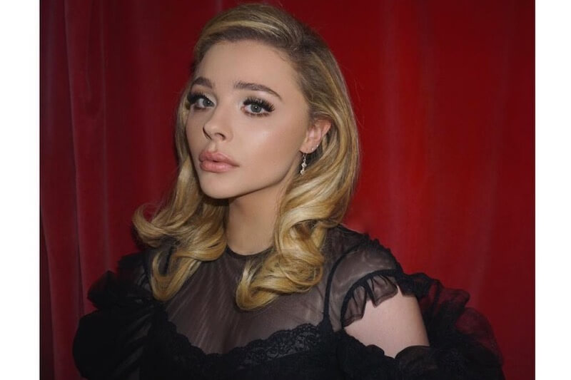 Chloë Grace Moretz confessa: ‘ho due fratelli gay, quanta omofobia nella mia piccola città’