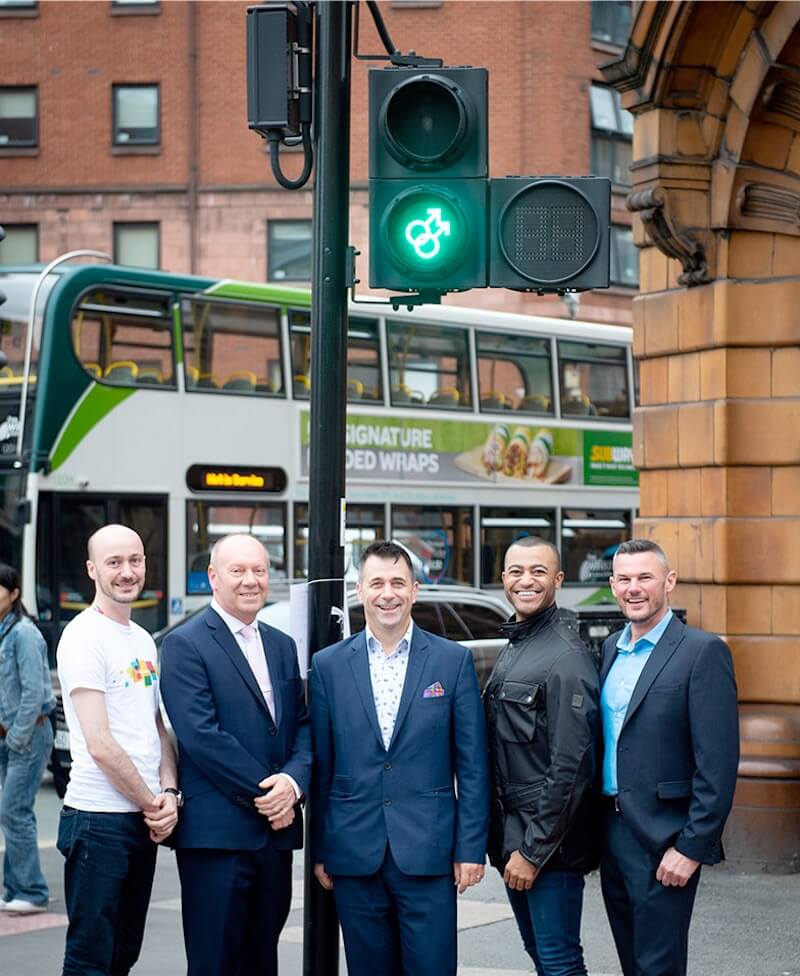 Manchester, semafori LGBTQ+ per il Pride - Scaled Image 1 9 - Gay.it