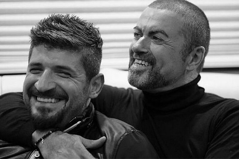 George Michael, l'ex fidanzato Fadi Fawaz fa irruzione nella casa del cantante a 4 anni dalla sua morte - Scaled Image 11 - Gay.it
